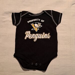 Pittsburg Penguins size 3-6 bodysuit,